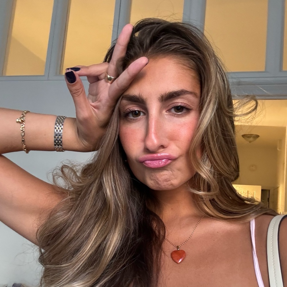 Meet your Posher, Danielle